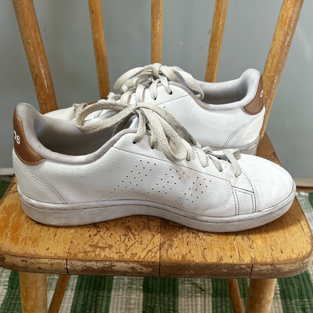 Adidas. 9.5.
